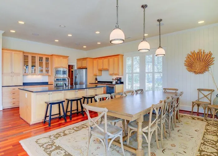 913 Carolina Boulevard By Avantstay