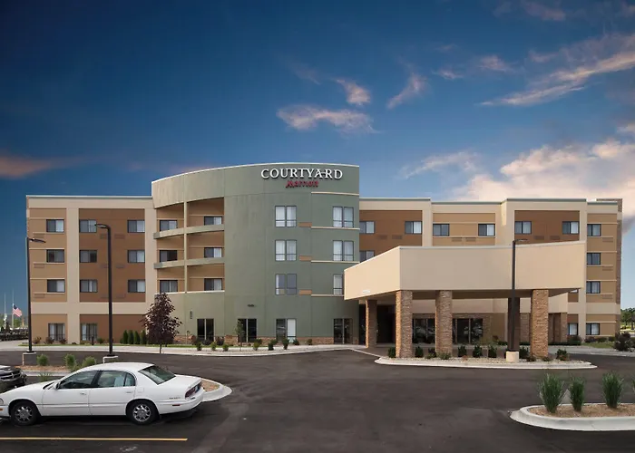 Courtyard By Marriott Bay City